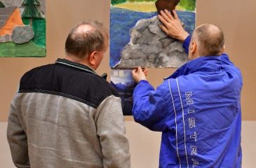 Your Alps 6 Obiskovalci so z rokami ogledovali reliefno sliko kozoroga